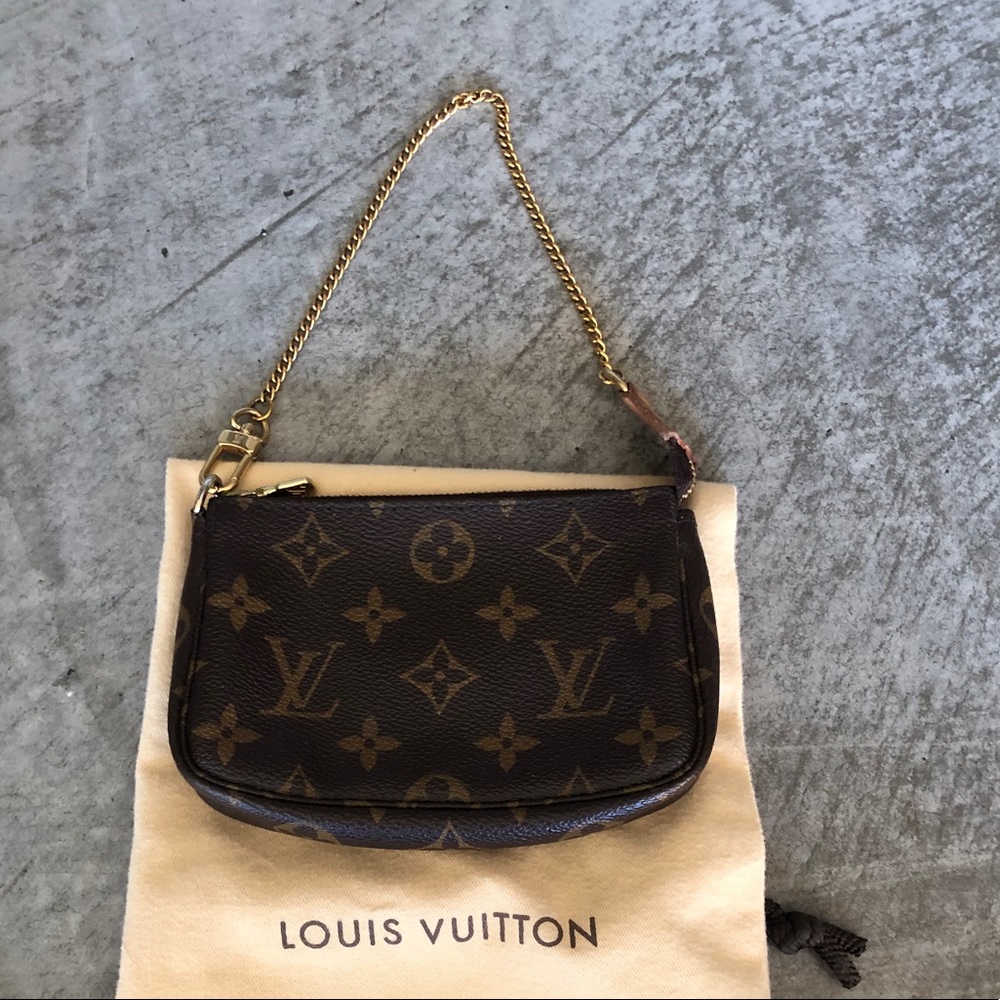 Authentic Louis Vuitton Mini Pochette!